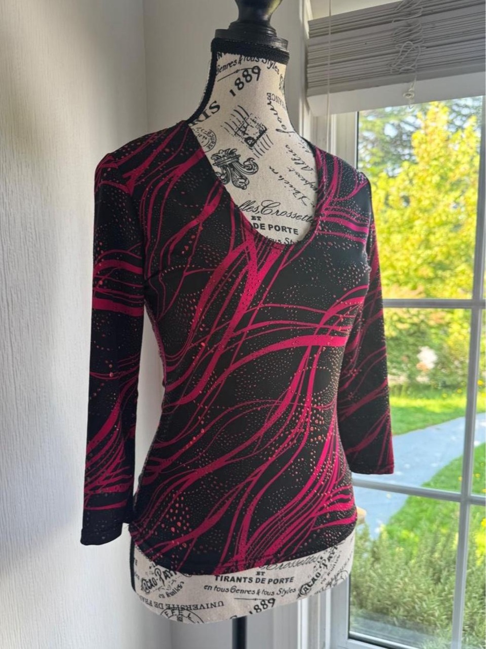 Kuhl Black & Fuchsia Abstract Scoop Neck Long Sleeve Top